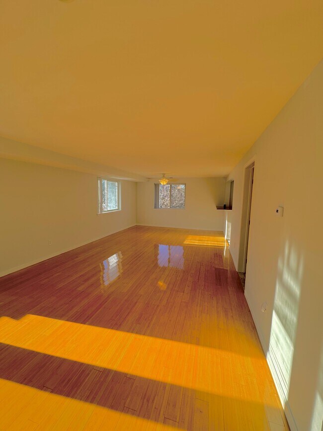 Foto del edificio - 360 Littleton Rd