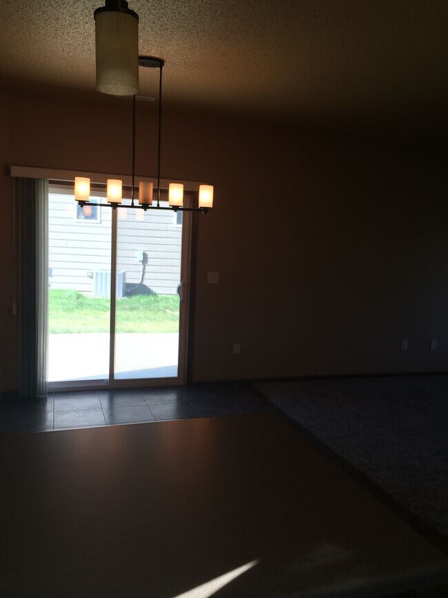 Building Photo - End unit Townhouse