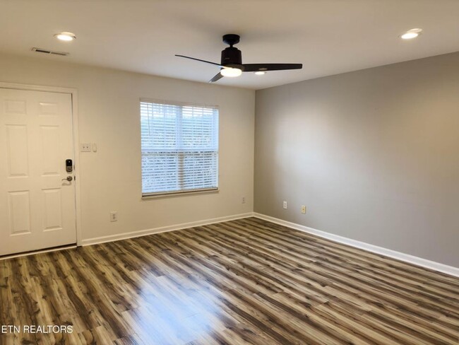 Foto del edificio - Knoxville 37923 - 2 bedroom condo with 127...