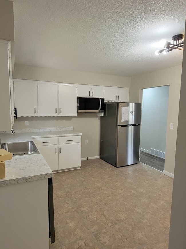 Building Photo - 1208 Watrous Ave