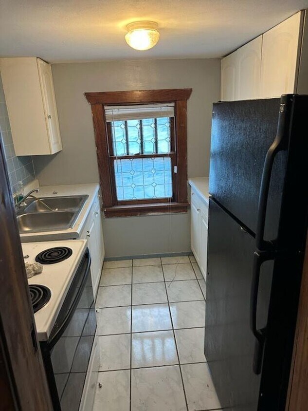 828 S Pasfield St Unit upstairs, Springfield, IL 62704 Room for Rent