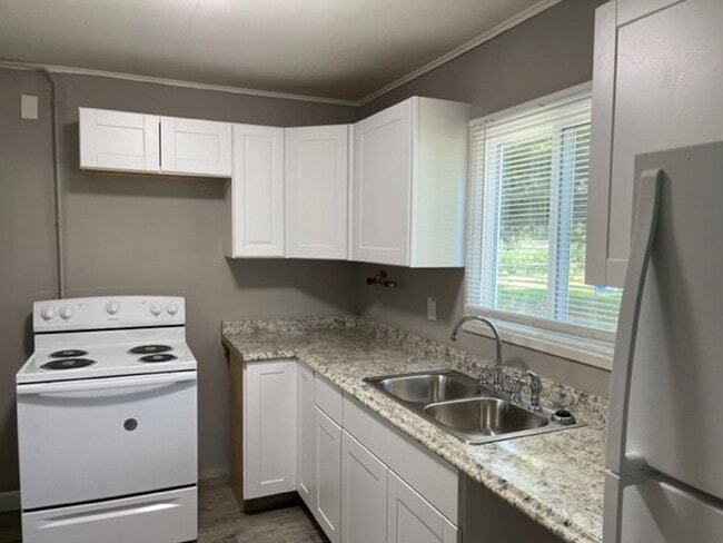 Building Photo - 1816 Meadow Dr