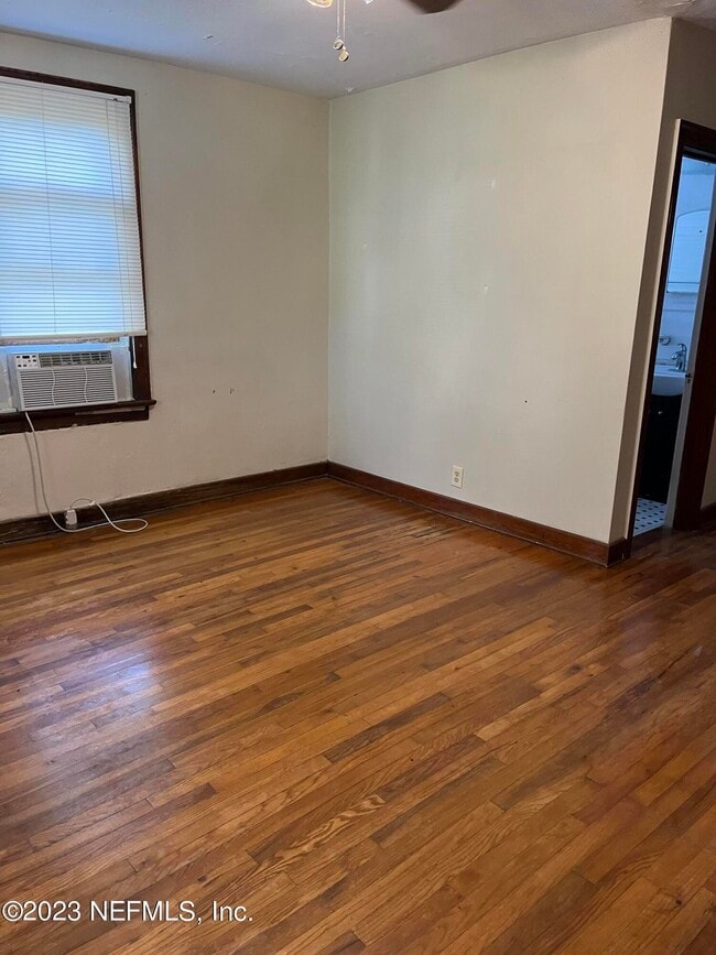 Foto del edificio - 825 Goodwin St