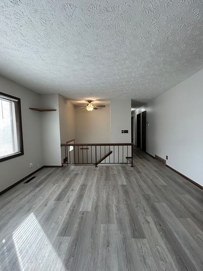 Building Photo - Spacious 3-Bedroom, 1-Bath Home with Garage & Basement in La Vista