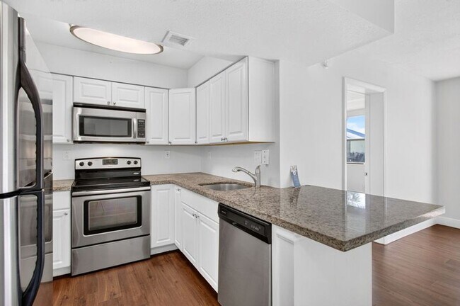 TWO BEDROOM TWO BATHROOM!! WATERFRONT COMMUNITY - TWO BEDROOM TWO BATHROOM!!  WATERFRONT COMMUNITY Apartment