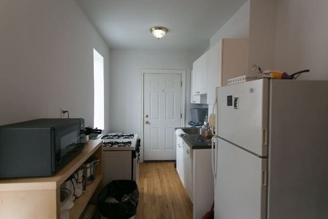 Building Photo - 837 W Cornelia Ave