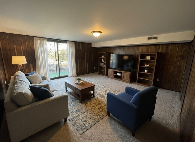 Foto del edificio - Spacious 4BR Home with Garage in Northeast Philadelphia