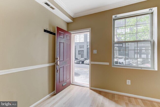 Foto del edificio - 2418 Hudson St
