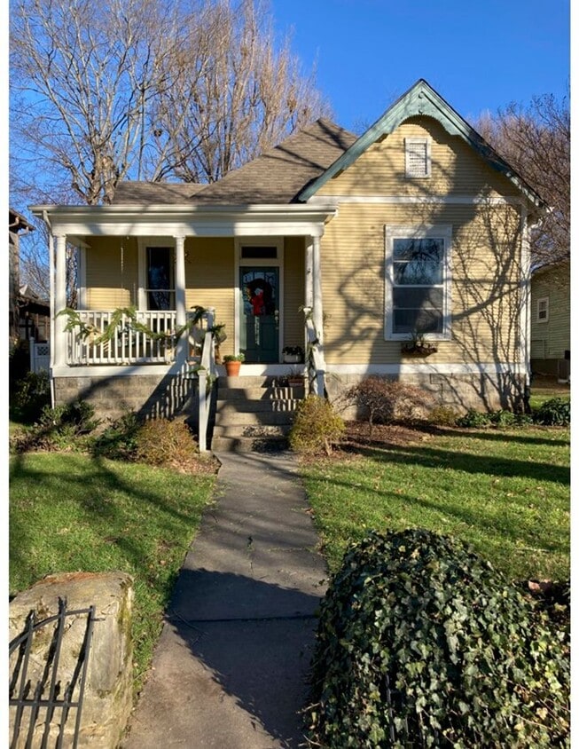 Charming Sylvan Park Victorian - Charming Sylvan Park Victorian