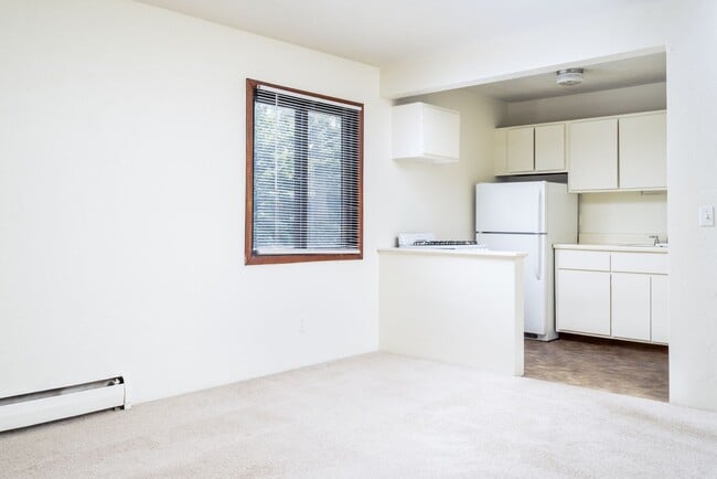 Interior Photo - Yale Place