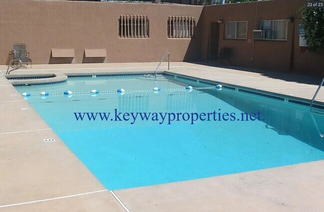 Building Photo - Santa Fe Condo 3 bed/2 bath