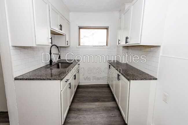 Building Photo - 54 E 220th St