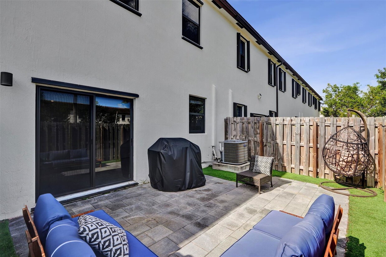 Foto principal - 20741 NE 5th Ct