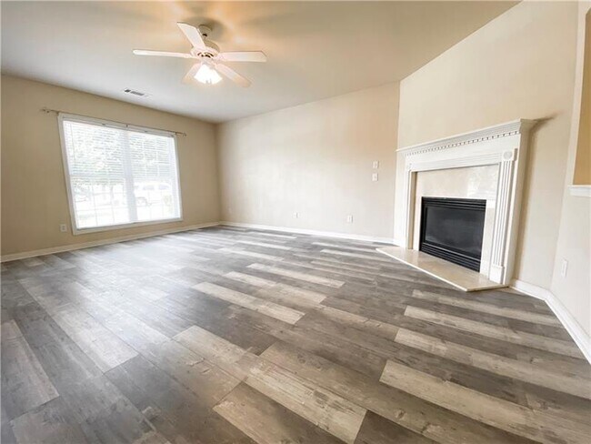 Building Photo - 4510 Parkview Walk Dr