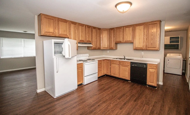 Building Photo - 3 Bedroom Home