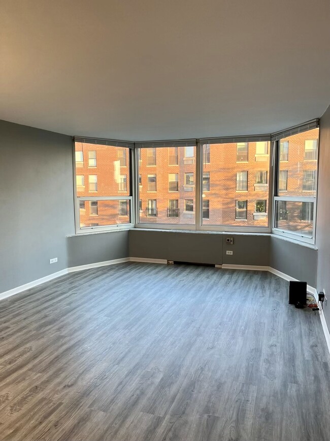 Building Photo - 720 W Gordon Terrace