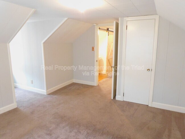 Building Photo - 3713 N Cherry St