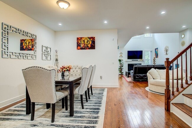 Building Photo - 100 Valentino Dr