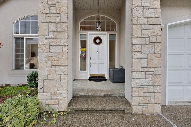 Building Photo - Immaculate 4-Bed Federal Way Home | Smart Tech, Tesla Charger, & Near JBLM!