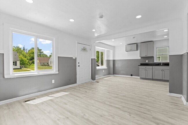 Foto del edificio - 16039 Fairmount Dr