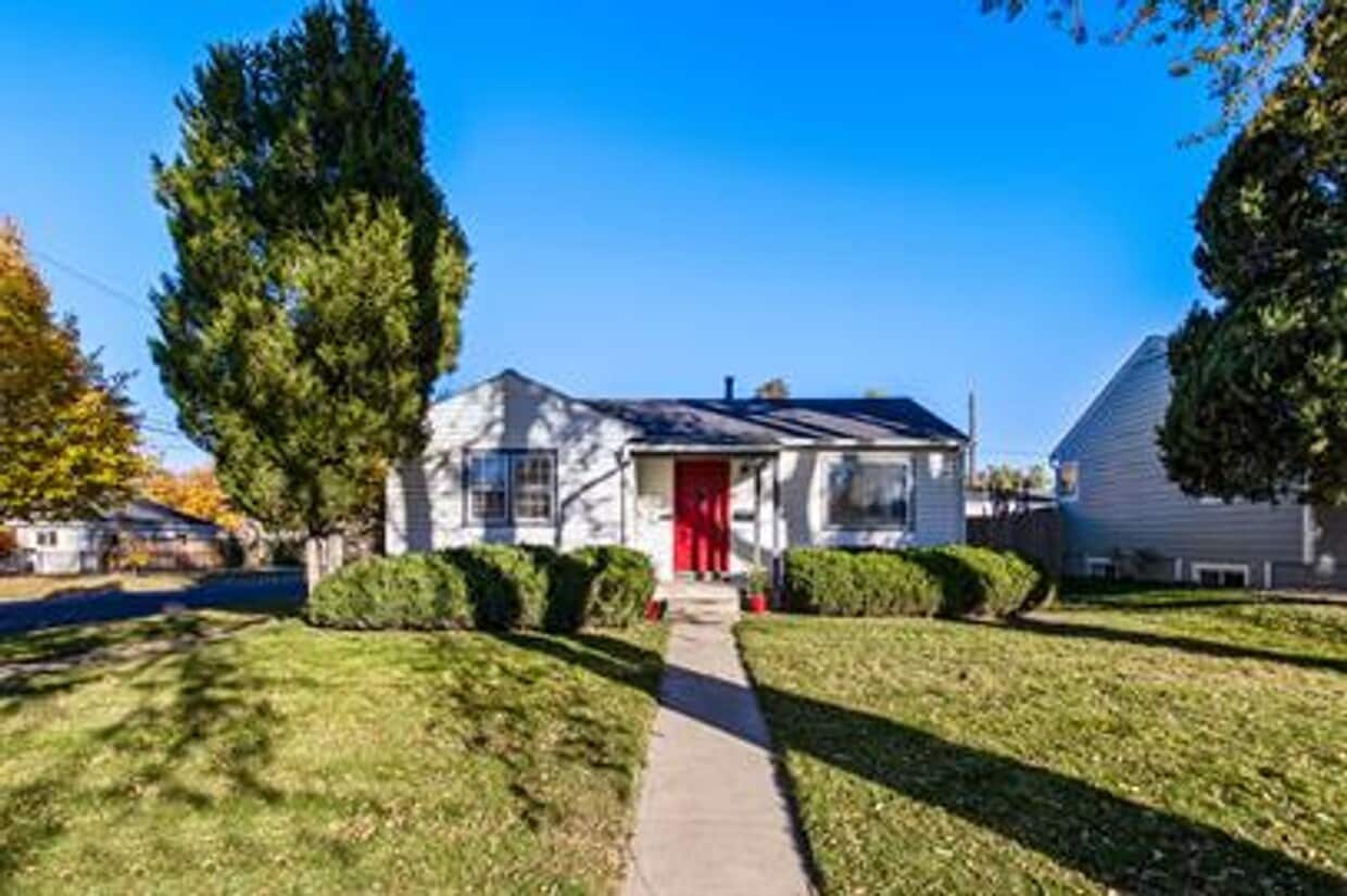 Stylish 3-Bed Home with Finished Basement! - Stylish 3-Bed Home with Finished Basement!