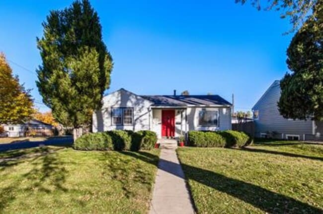 Stylish 3-Bed Home with Finished Basement! - Stylish 3-Bed Home with Finished Basement!