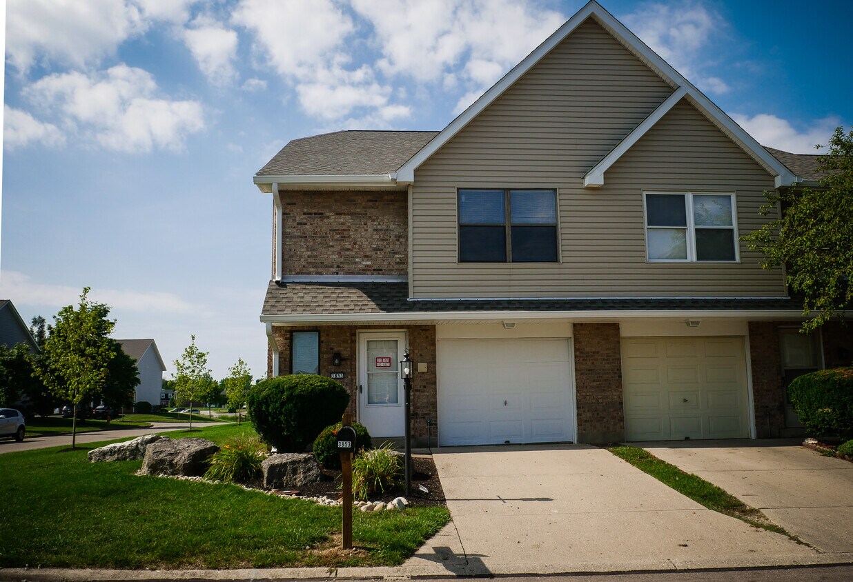 Front - 3853 N Chalet Cir