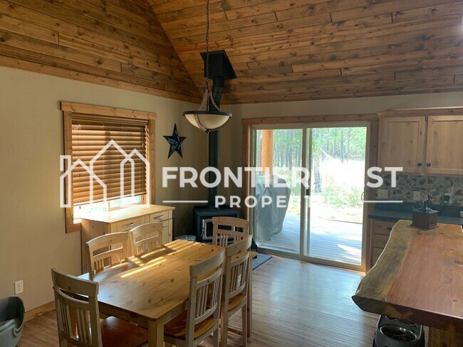 Foto del edificio - Gorgeous & Private Cabin on 5 acres