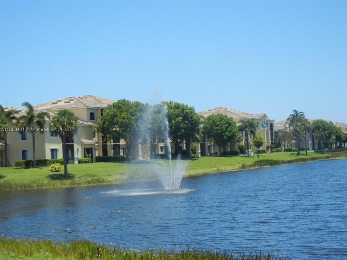 2812 Grande Pkwy Unit 107, Palm Beach Gardens, FL 33410 Condo for