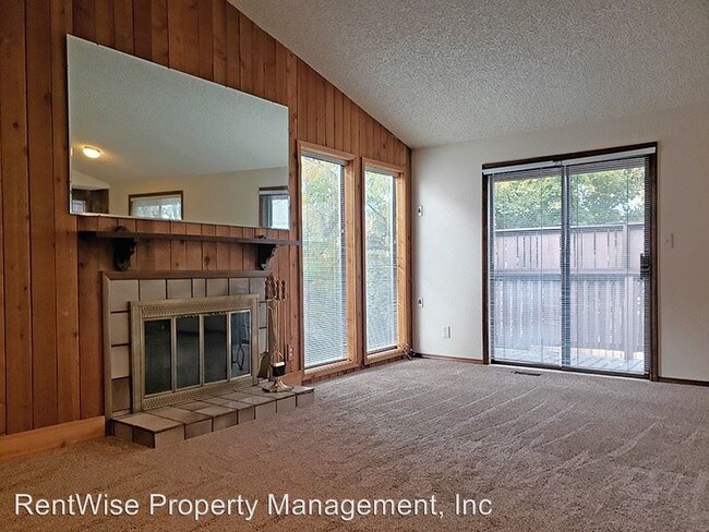 Building Photo - 2 br, 1.5 bath House - 877 N Gossett Place