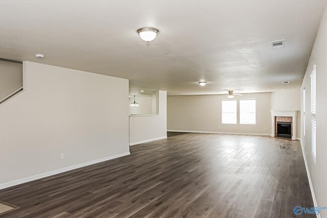 Foto del edificio - 100 Waterway Dr