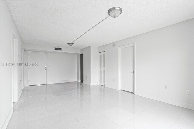 Foto del edificio - 4801 NW 7th St