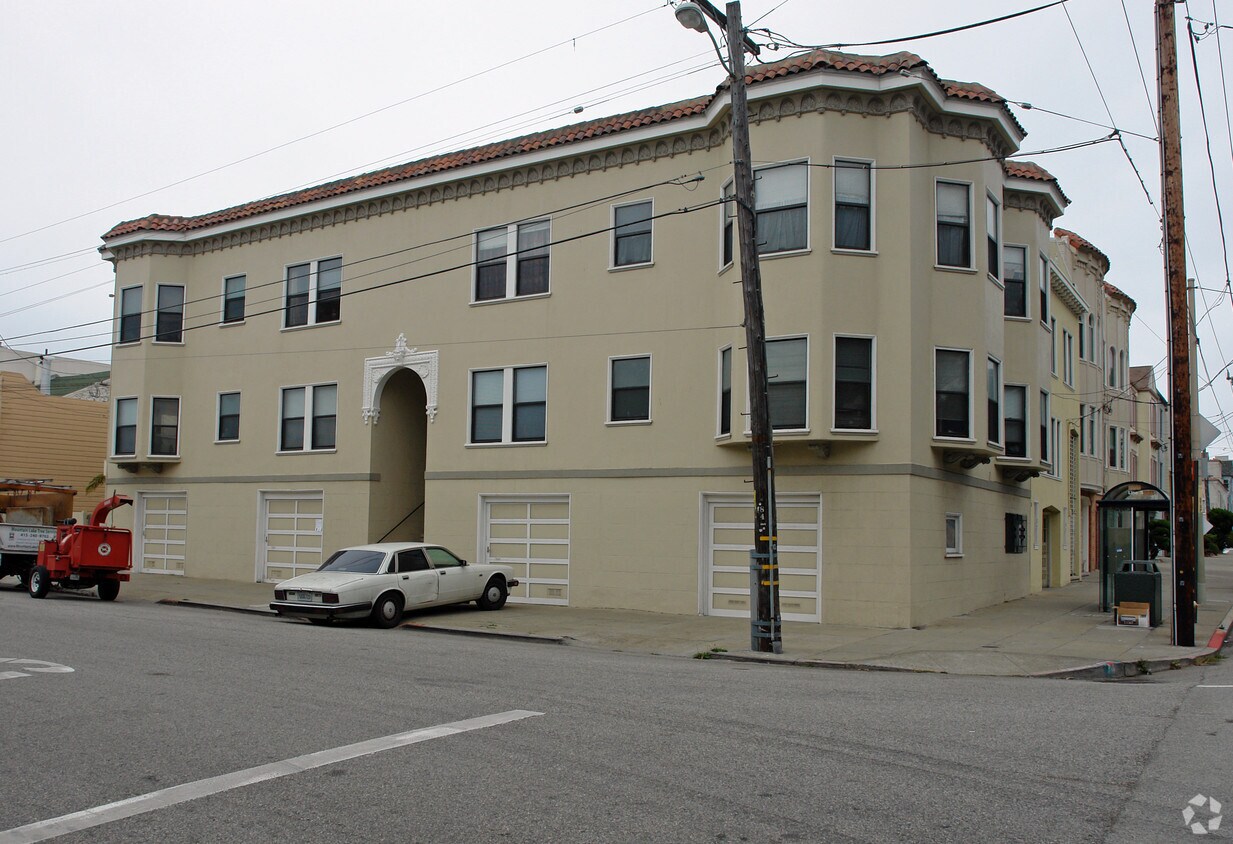 Primary Photo - 890 38th Ave
