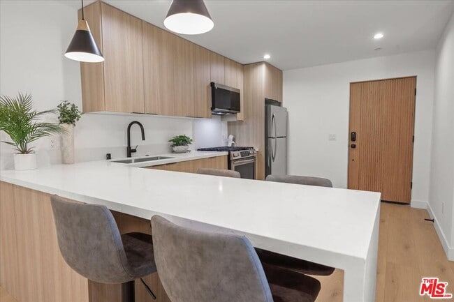 Foto del edificio - 847 N June St