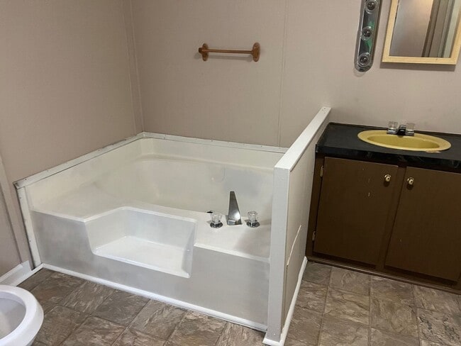 Building Photo - Singlewide Mobile Home in Pinetops