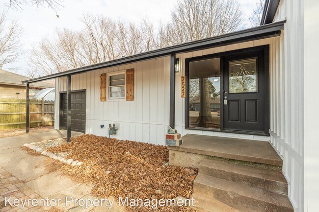 Building Photo - 3 br, 2 bath House - 2527 S Oswego Ave