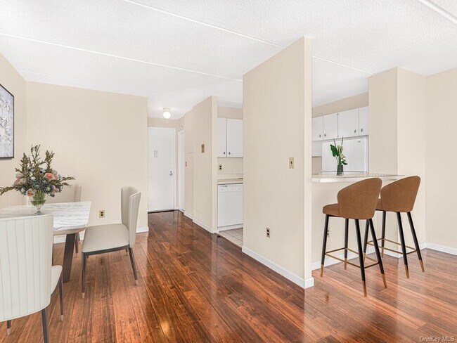 Foto del edificio - 1155 Warburton Ave