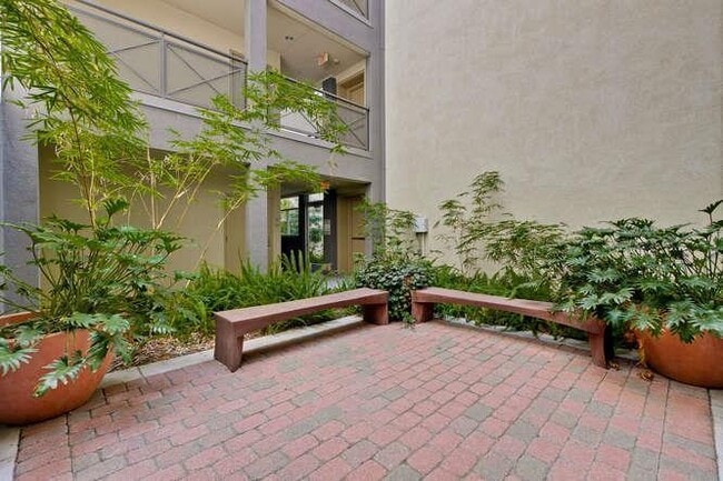 Building Photo - 1101 S Main St