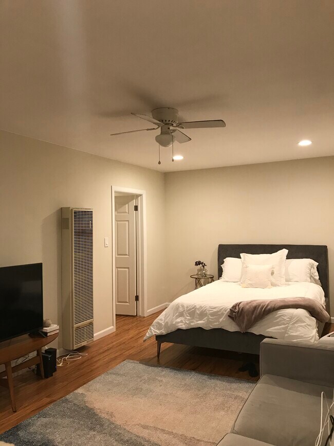 Living Room/Bedroom - 1762 Malcolm Ave