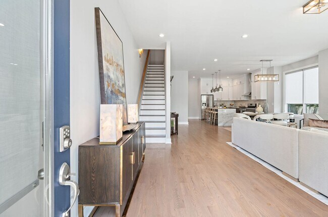 Foto del edificio - Walkable Luxury in Edgehill