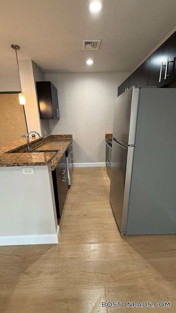 Foto del edificio - 75 S Main St