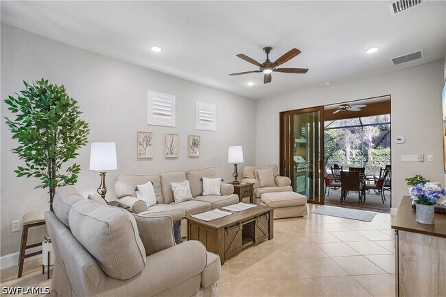 Foto del edificio - 7674 Jacaranda Ln