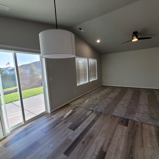 Living room 2 - 11823 W Meadowbreeze St