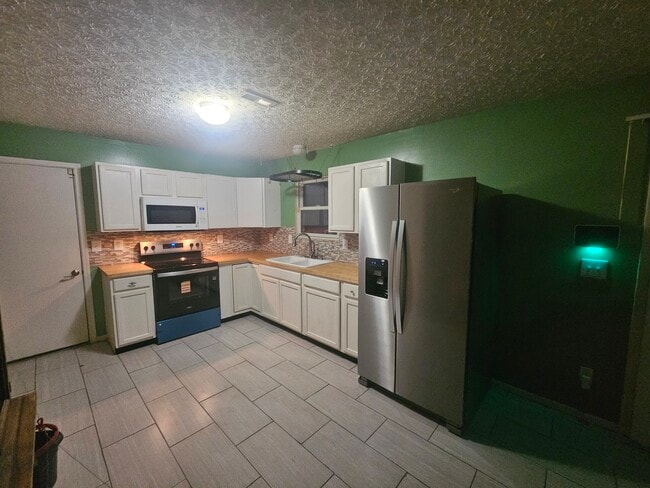 New stainless steel Whirlpool refrigerator and stove - 1606 Metcalfe Ave