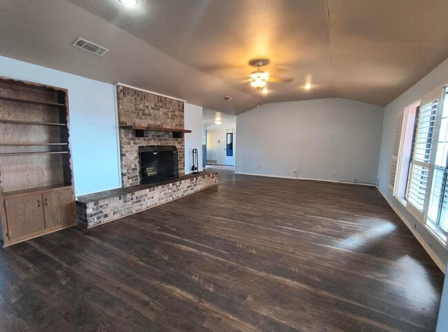 Building Photo - Comfortable 3 bedroom, 2.5 bath home in the WALL SCHOOL DISTRICT! AVAILABLE NOW!