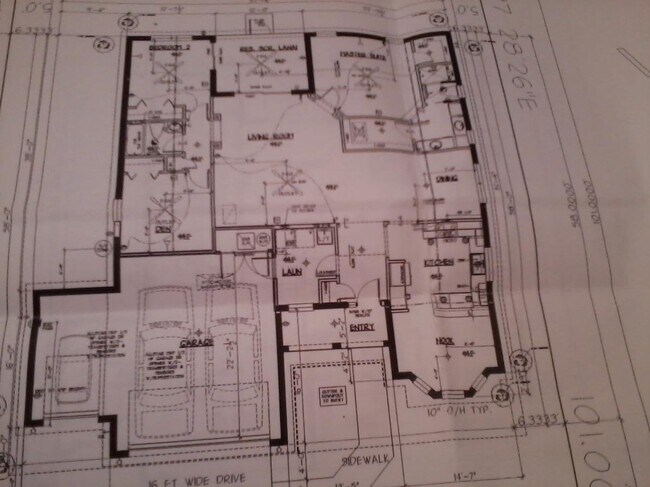 Amplio plano de planta abierto con enormes salas de estar y familiares. - 18556 SW 93rd Pl