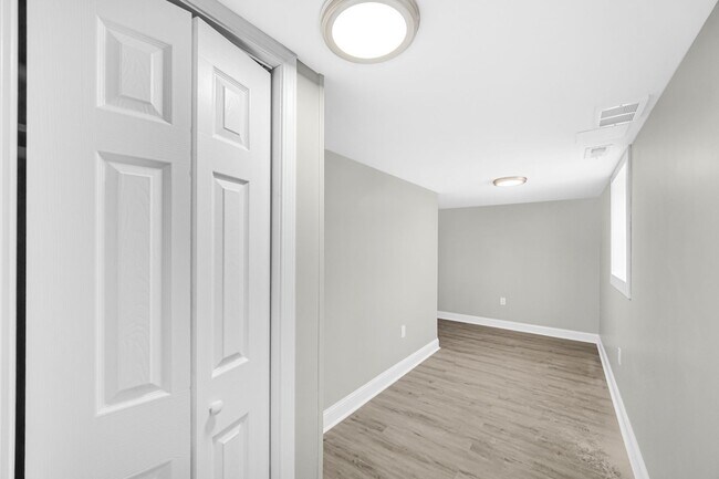 Building Photo - Remodeled Beautiful Ranch Home