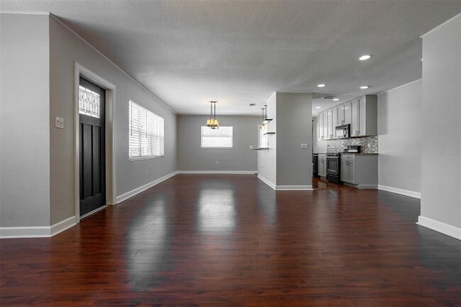 Building Photo - 3420 W San Juan St