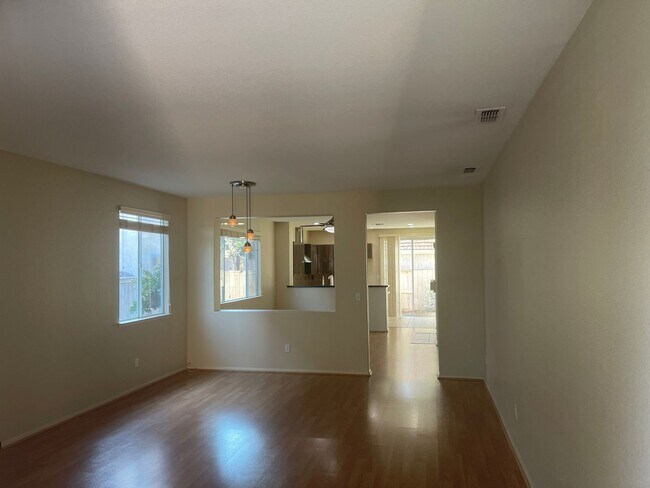 Building Photo - Very nice 3br/2ba in Gated Community