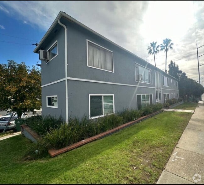 Building Photo - 7102 S La Cienega Blvd